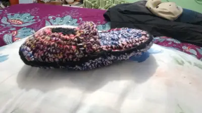Pantuflas tejidas a mano multicolor - miniatura 1