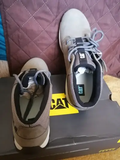 Botines CAT hombre, nuevos en caja, Unicos, Viña - miniatura 3