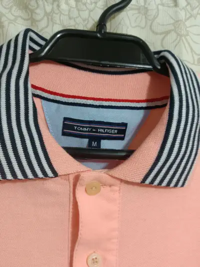 Polera Polo Rosa Tommy Hilfiger Unisex - miniatura 3