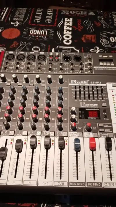 Mezclador de Audio 8 Canales  E8MP3 - miniatura 1