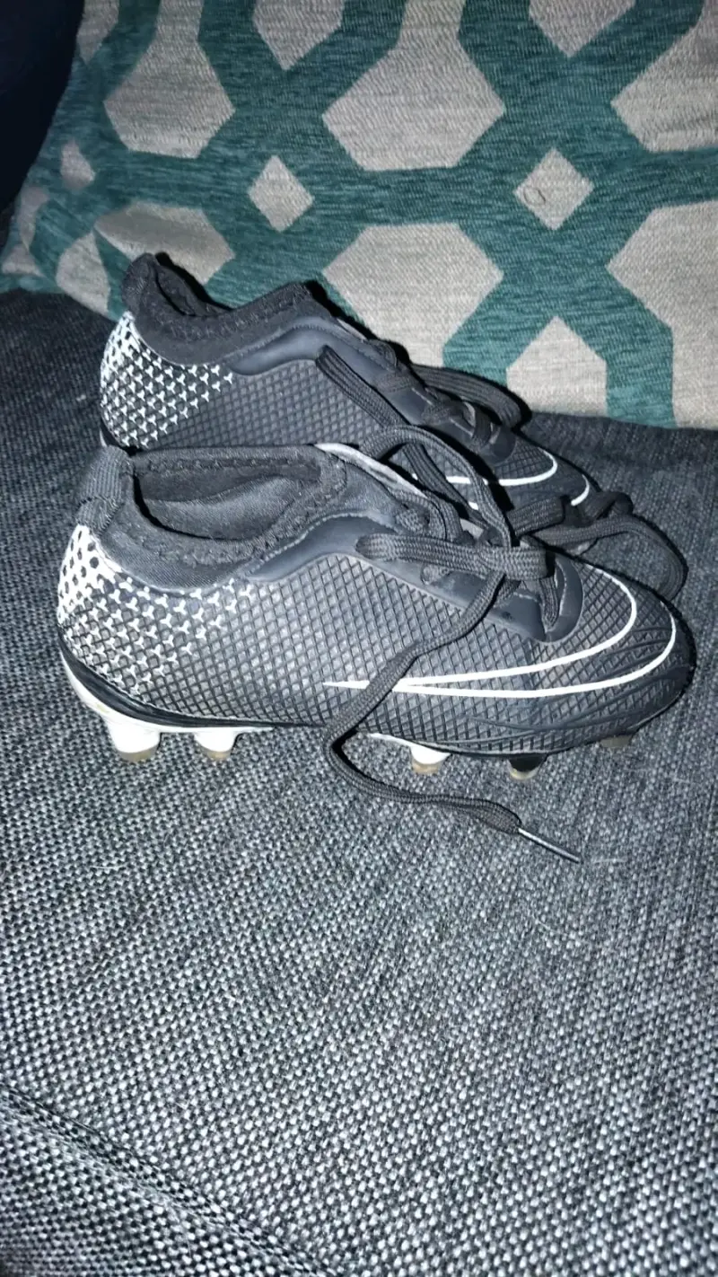Botines de fútbol negros para niños - 2