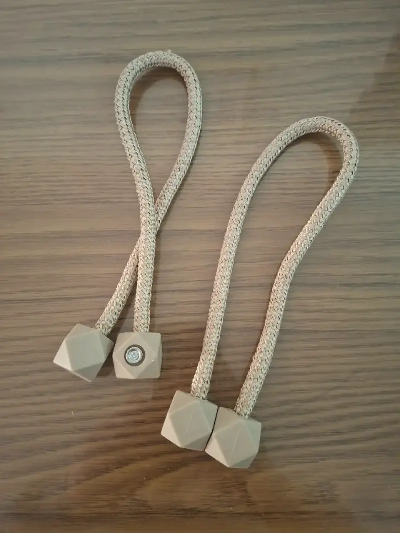 Sujetadores magnéticos para cortinas beige