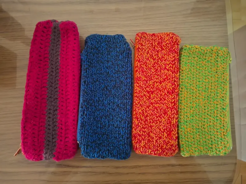 Set Estuches tejidos a crochet multicolor