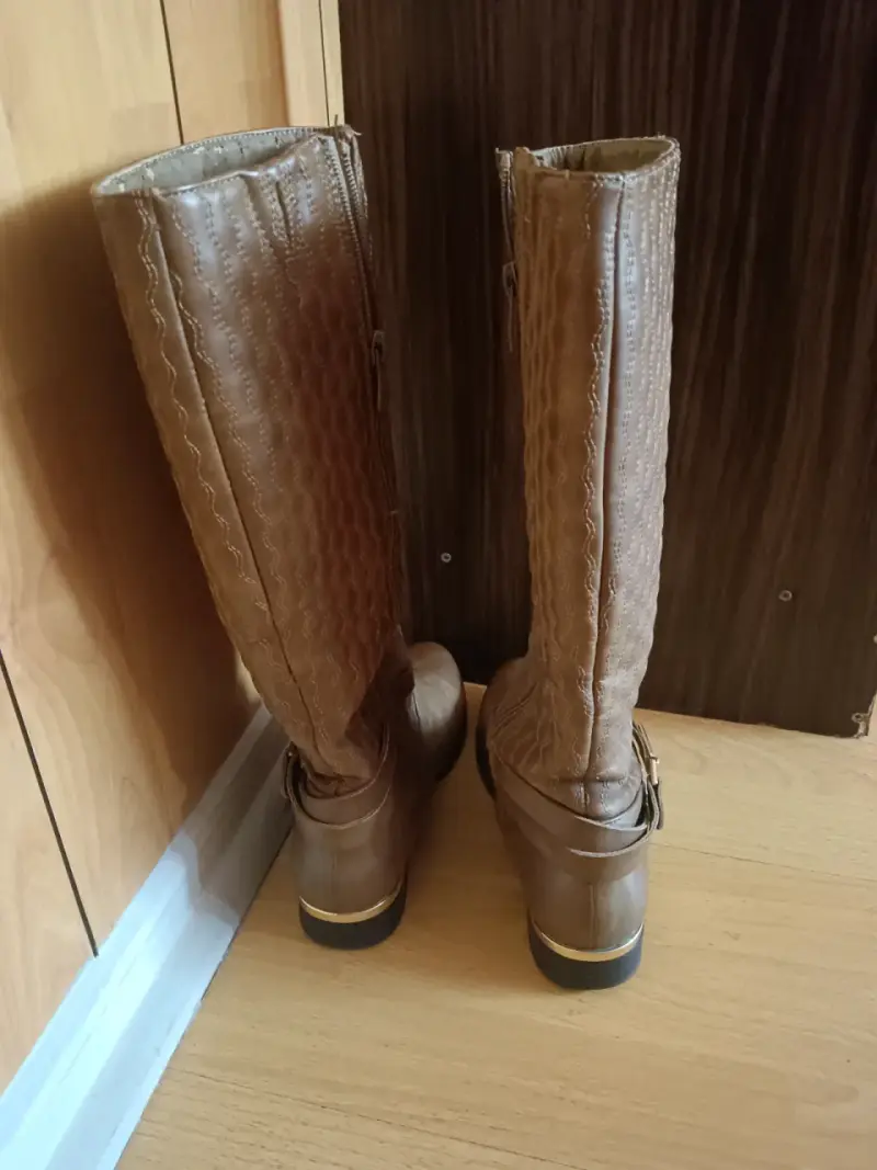 Botas largas de ecocuero marrón con hebilla - 2