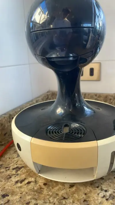 Cafetera Dolce Gusto automática usada - miniatura 1
