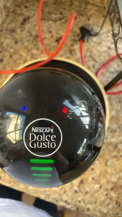 Cafetera Dolce Gusto automática usada - miniatura 6