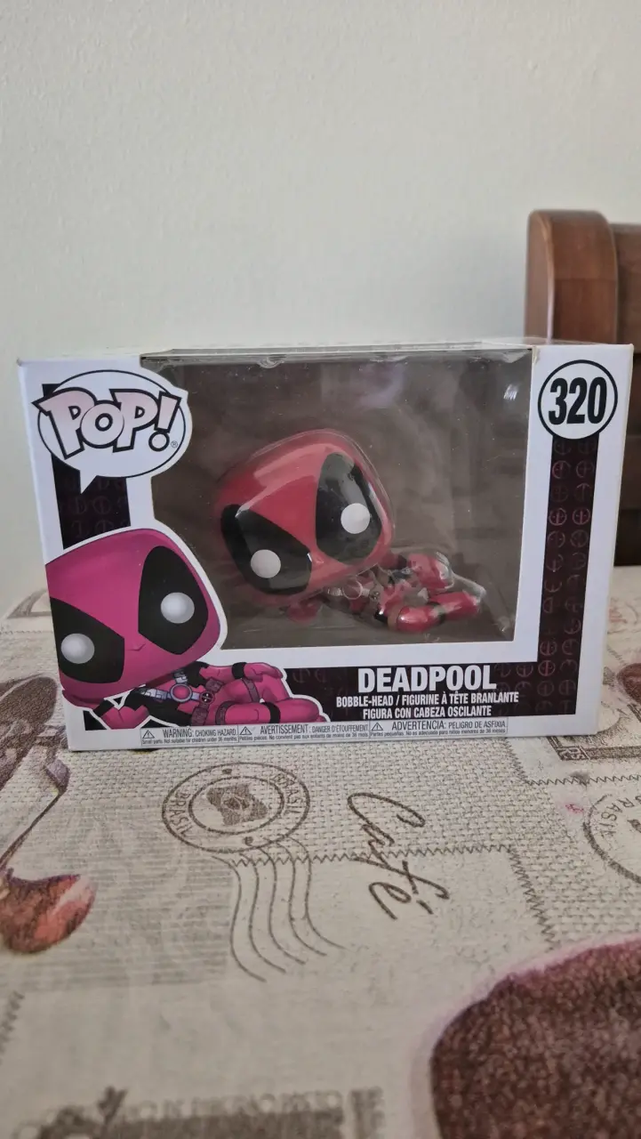 Figura Funko Pop Deadpool con Cabeza Oscilante - 1