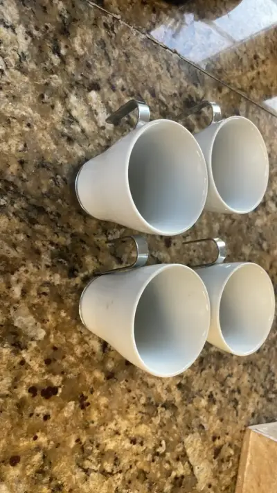 Set de 4 tazas de cerámica con asas metálicas - miniatura 1