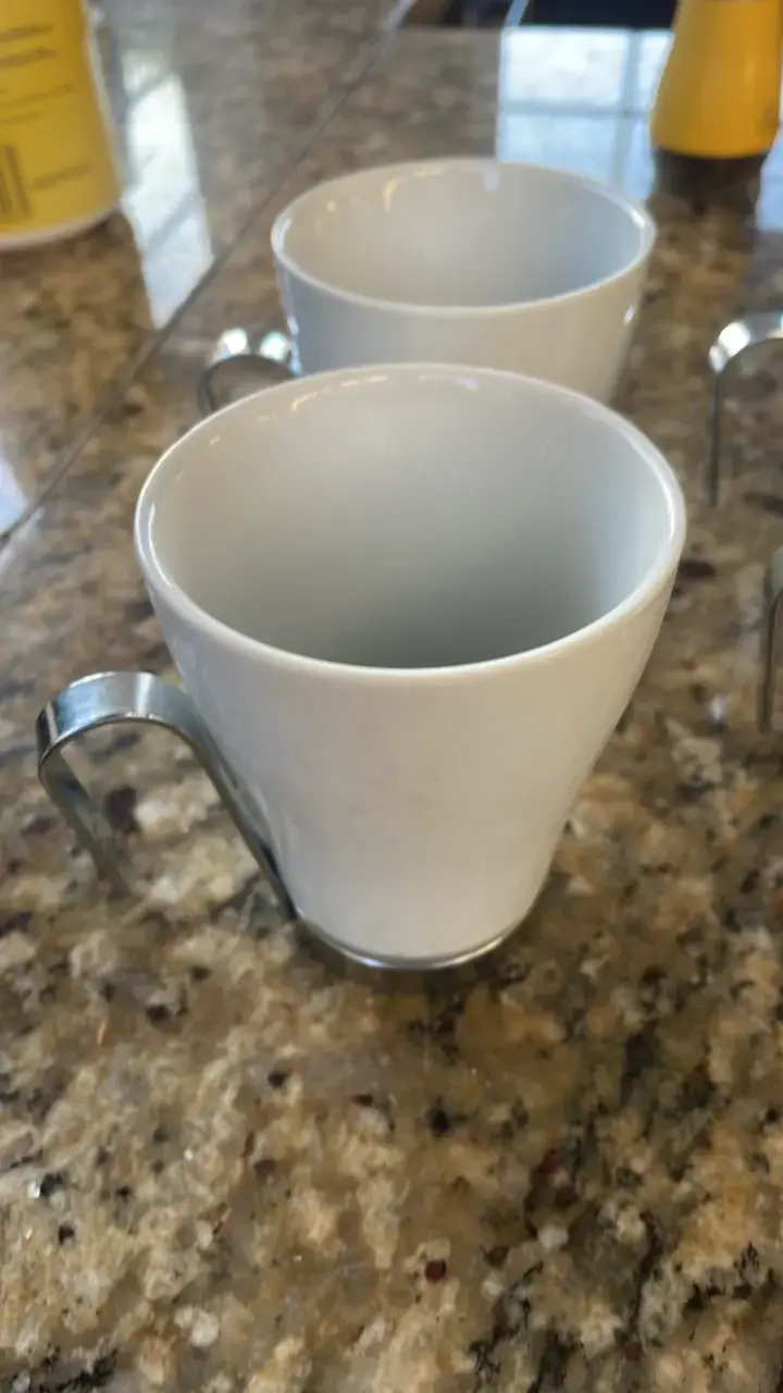 Set de 4 tazas de cerámica con asas metálicas - 2