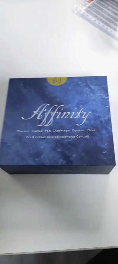 Auriculares In-Ear marca Queen of audio affinity - miniatura 1