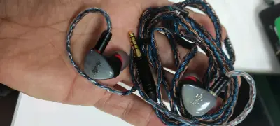 Auriculares In-Ear marca Queen of audio affinity - miniatura 3