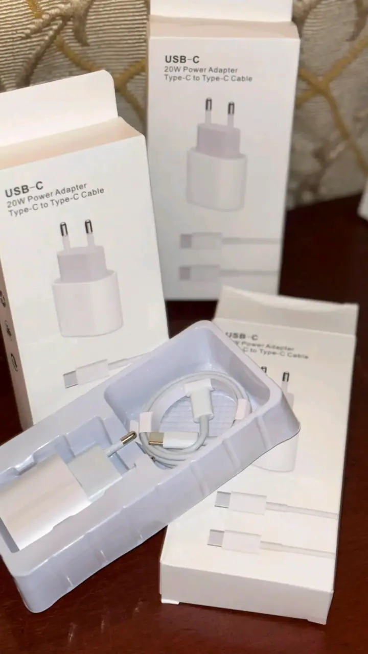 Cargador USB-C 20W con cable tipo C - 1