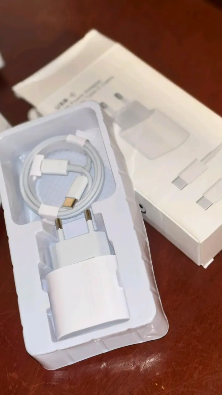 Cargador USB-C 20W con cable tipo C - 2
