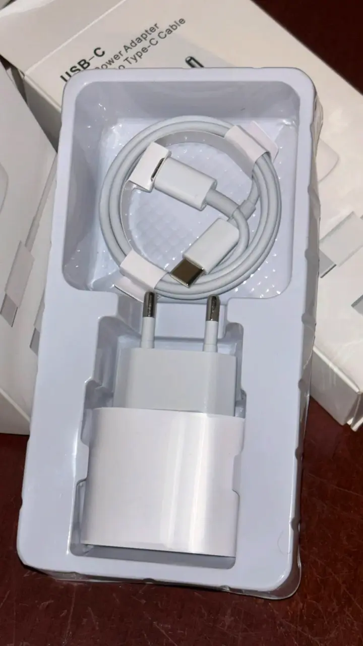 Cargador USB-C 20W con cable tipo C - 3