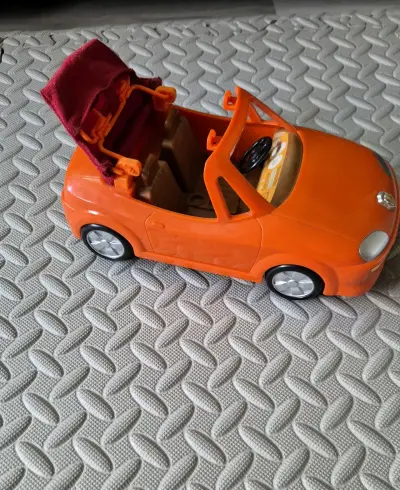 Auto de juguete convertible naranja Sylvanian Families - miniatura 2