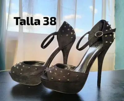 Tacones negros. Talla 38 - miniatura 1