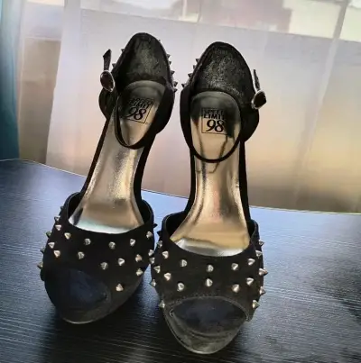 Tacones negros. Talla 38 - miniatura 2