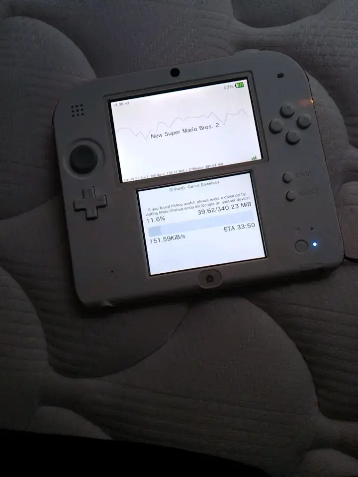 Consola portátil Nintendo 2DS blanca con juego - 1