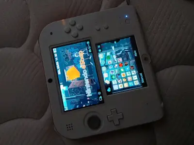 Consola portátil Nintendo 2DS blanca con juego - miniatura 3