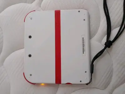 Consola portátil Nintendo 2DS blanca con juego - miniatura 4