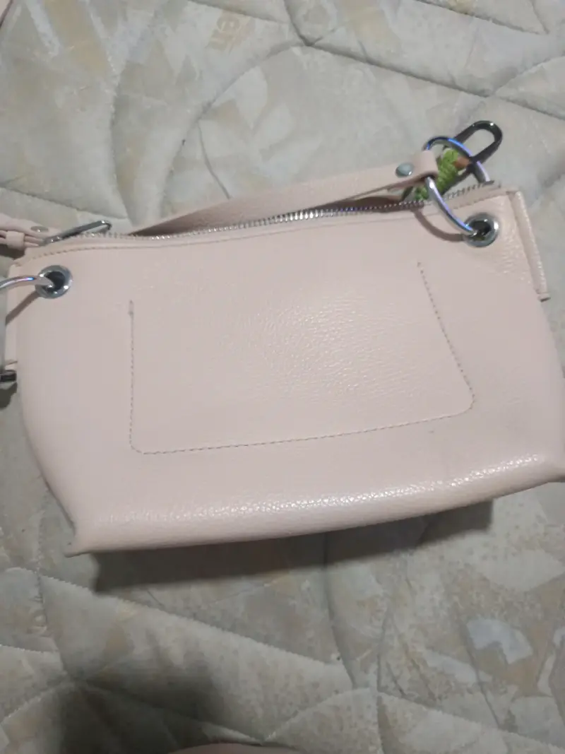 Cartera de cuero rosa con correa ajustable - 1