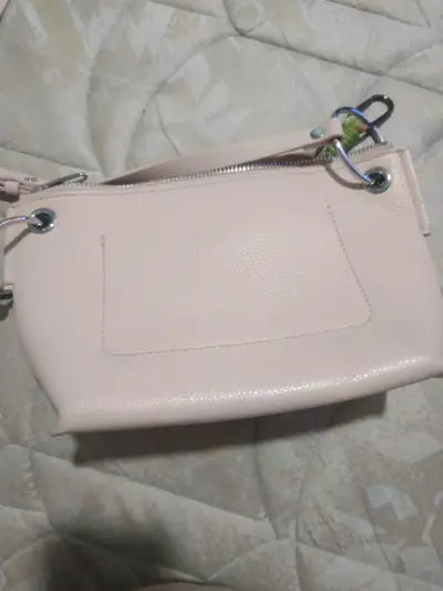 Cartera de cuero rosa con correa ajustable - miniatura 1