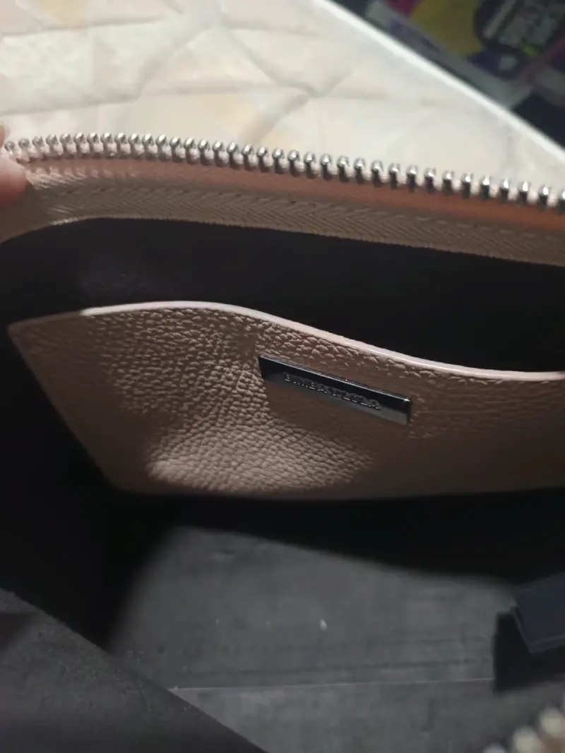 Cartera de cuero rosa con correa ajustable - 2