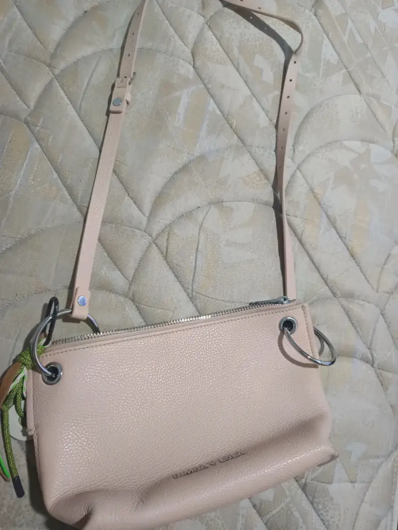 Cartera de cuero rosa con correa ajustable - 4