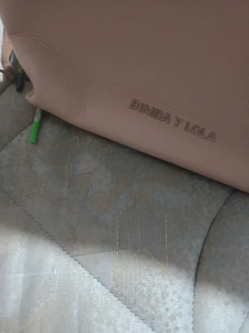 Cartera de cuero rosa con correa ajustable - 6