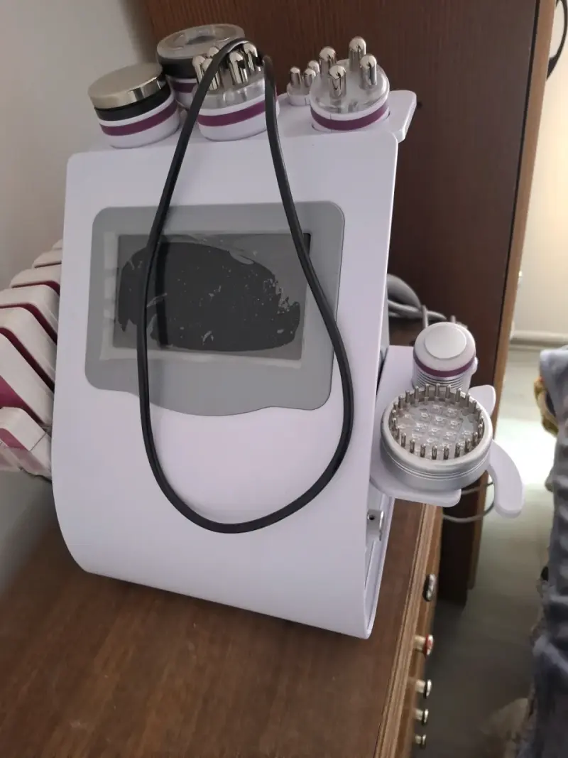 Máquina de cavitación y radiofrecuencia para estética - 1