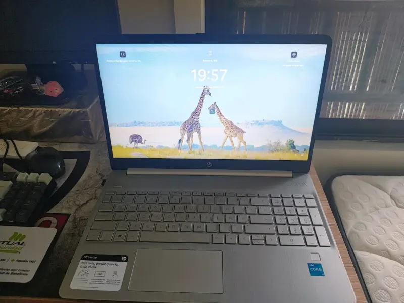 Laptop HP con Intel Core i3 - SSD 512 GB - 2