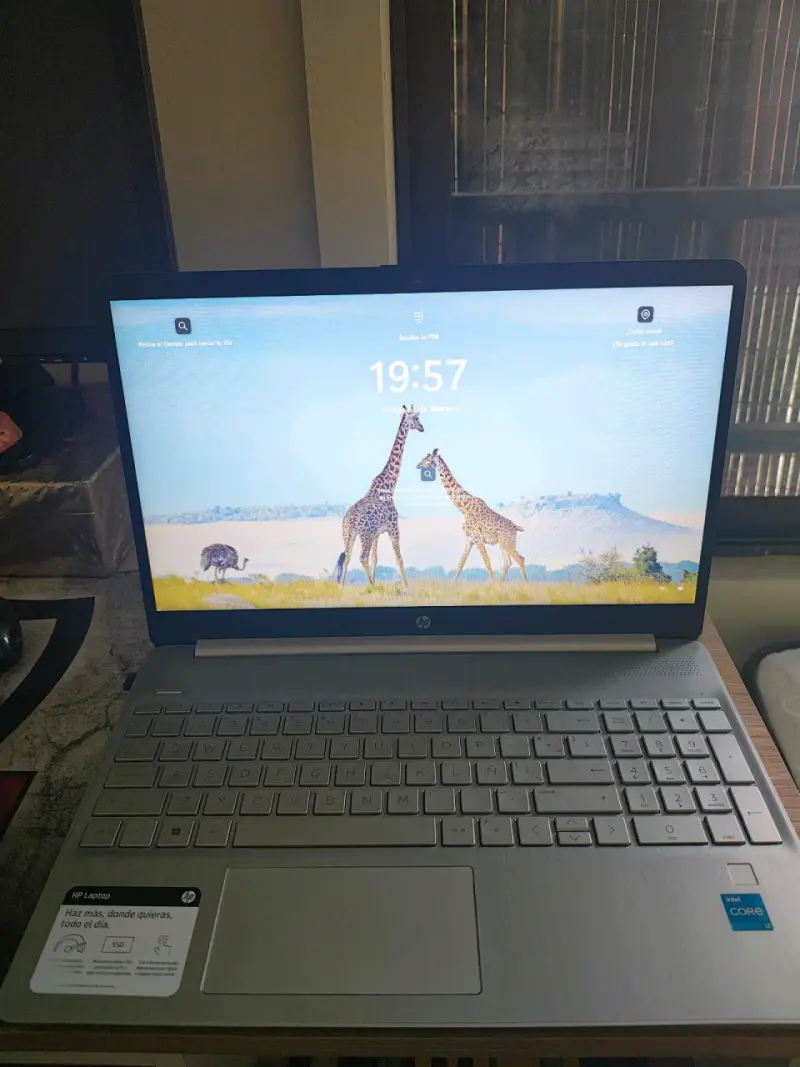 Laptop HP con Intel Core i3 - SSD 512 GB - 3
