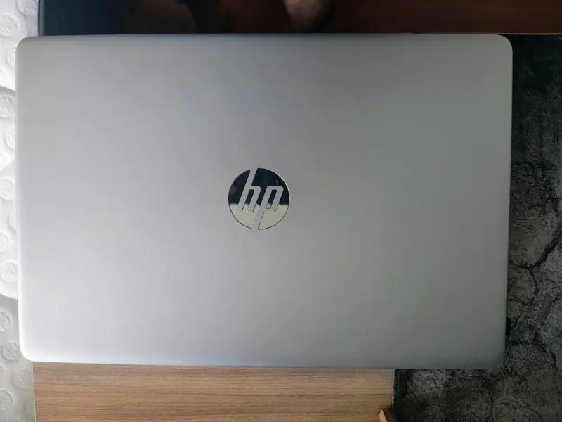 Laptop HP con Intel Core i3 - SSD 512 GB - 4