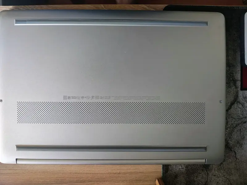 Laptop HP con Intel Core i3 - SSD 512 GB - 5