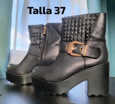 Botines negros con hebilla dorada talla 37 - miniatura 1