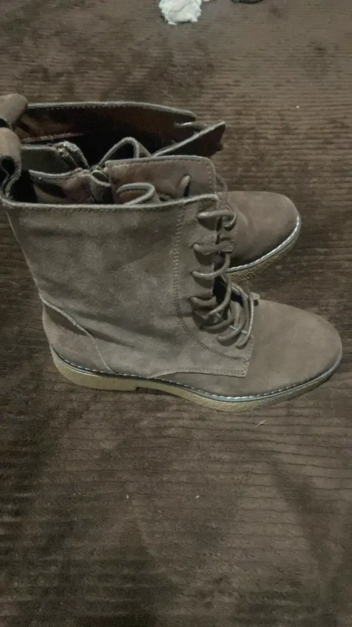 Botas de gamuza marrón con cordones - 1