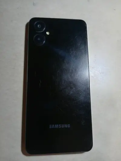 Samsung Galaxy A06 en Buen Estado - miniatura 1