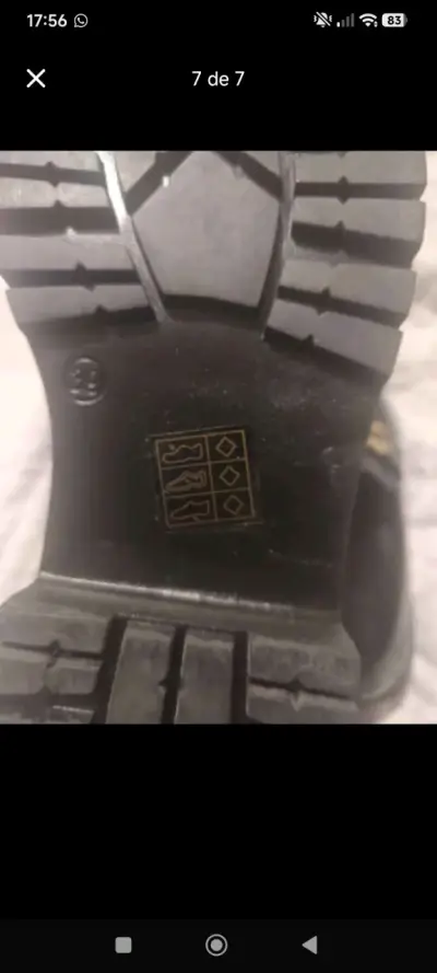 Zapatos mocasines negros con adorno dorado - miniatura 4