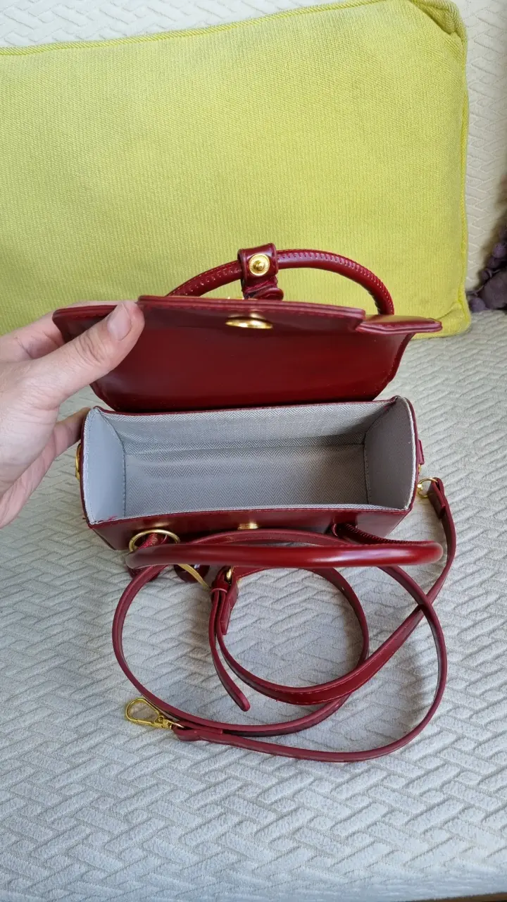 Cartera roja con diseño de cerezas - 4