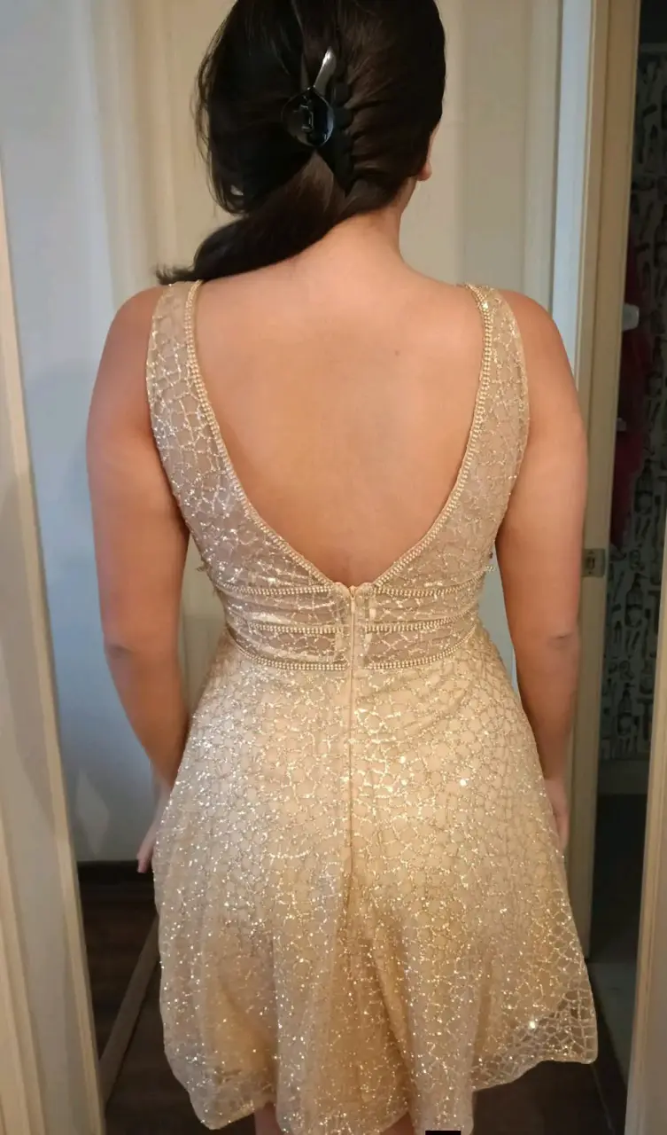 Vestido de fiesta dorado con lentejuelas - 2