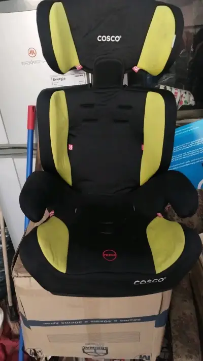 Silla de auto para niños Cosco negra y verde - miniatura 1