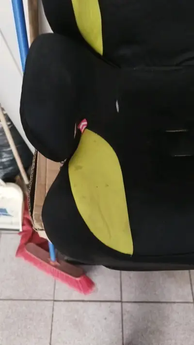 Silla de auto para niños Cosco negra y verde - miniatura 3