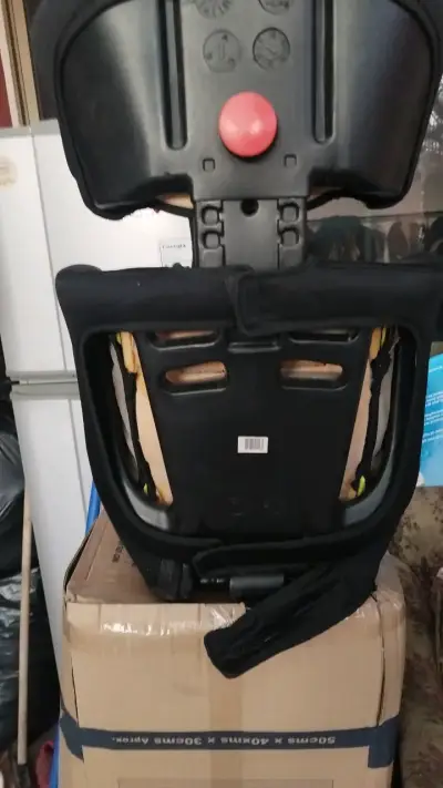 Silla de auto para niños Cosco negra y verde - miniatura 4