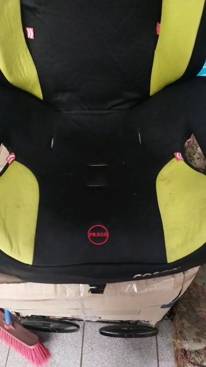 Silla de auto para niños Cosco negra y verde - 6