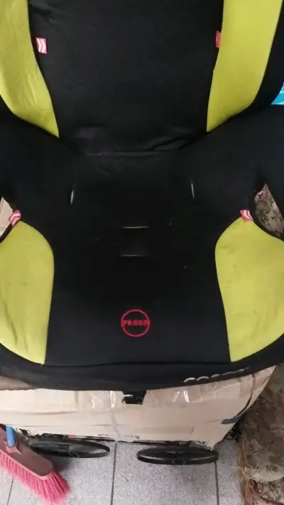 Silla de auto para niños Cosco negra y verde - miniatura 6