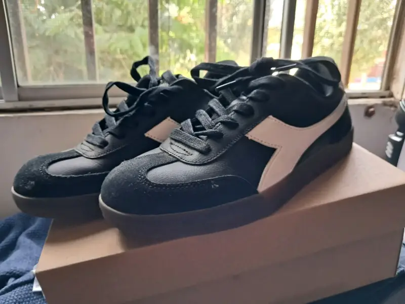 Zapatillas negras urbanas para mujer Falabella - 1