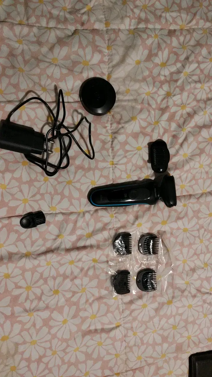 Afeitadora eléctrica Braun Series 5 con accesorios - 2
