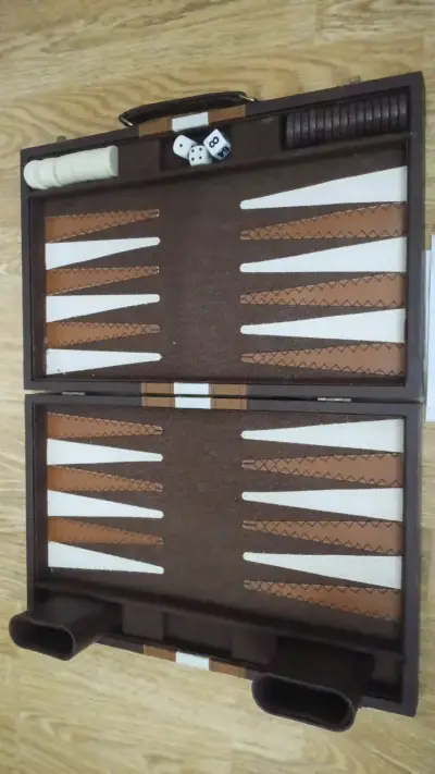 Juego de Backgammon en estuche portátil - miniatura 2