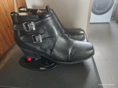 Botines de cuero negro con hebillas - miniatura 1