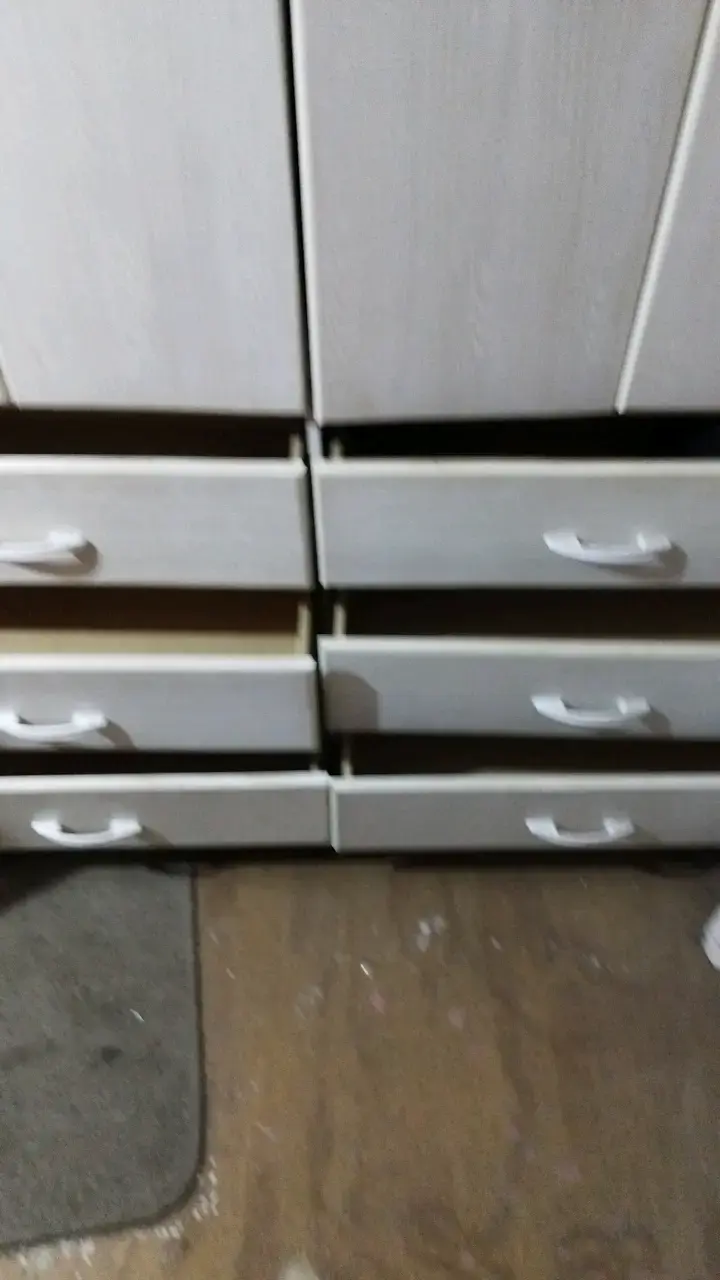 Ropero de madera con cajones y puertas - 3